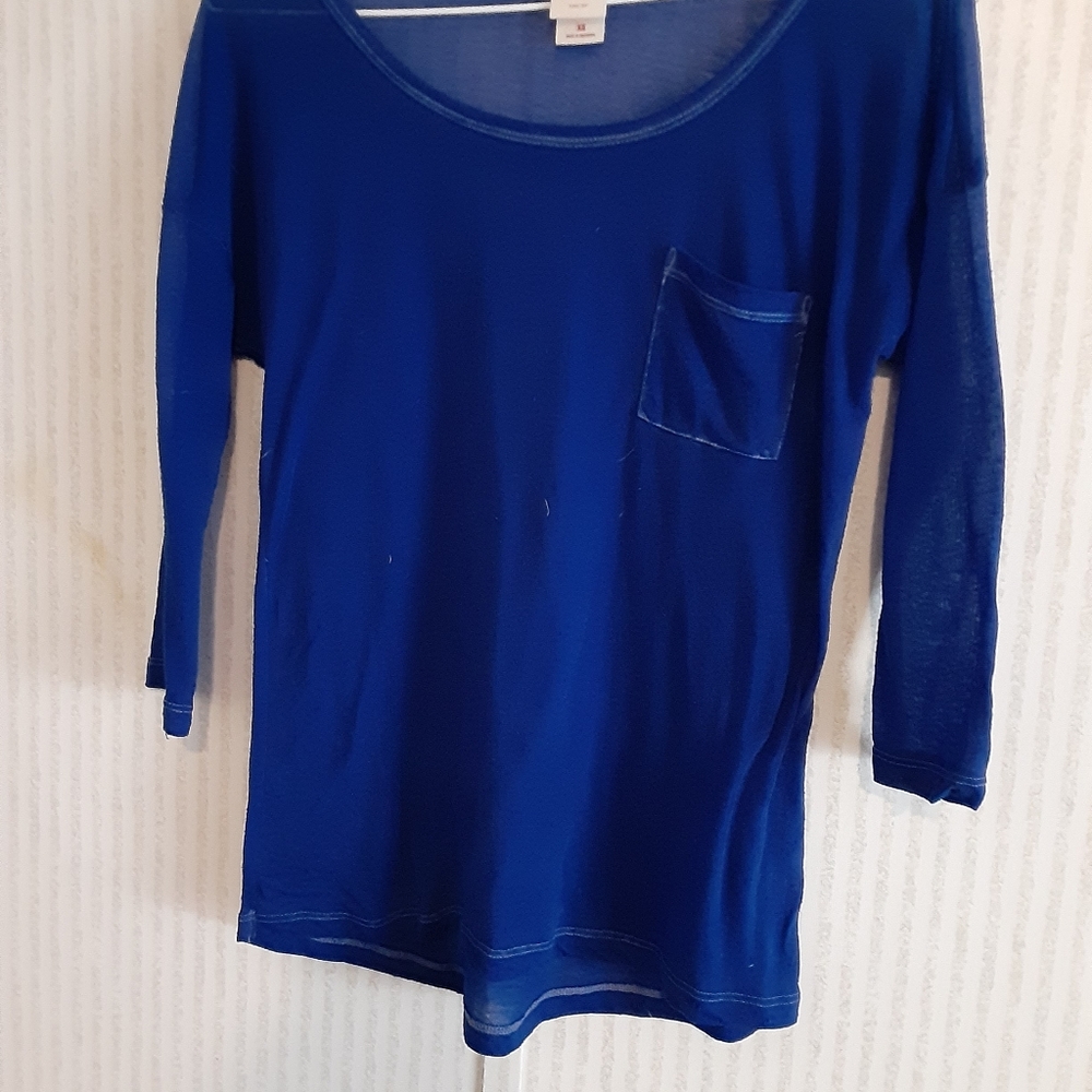 Mid sleeve sheer over shirt